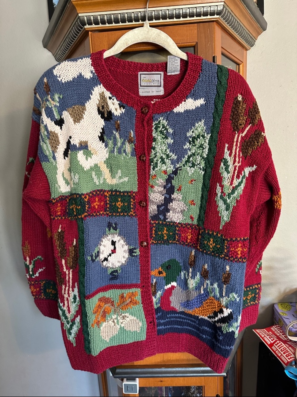 Cabela’s Women Hand Knit  Red Multi-Scene Wildlife Intarsia Cardigan